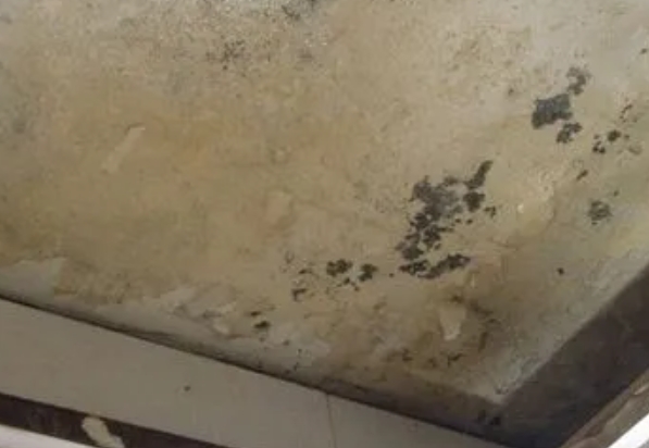 铁力阳台漏水维修公司分享下铁力卫生间渗水维修需要注意哪些问题。